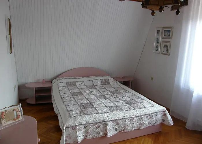 Dom wakacyjny Dom Z Ogrodem Do 10 Osób ! *